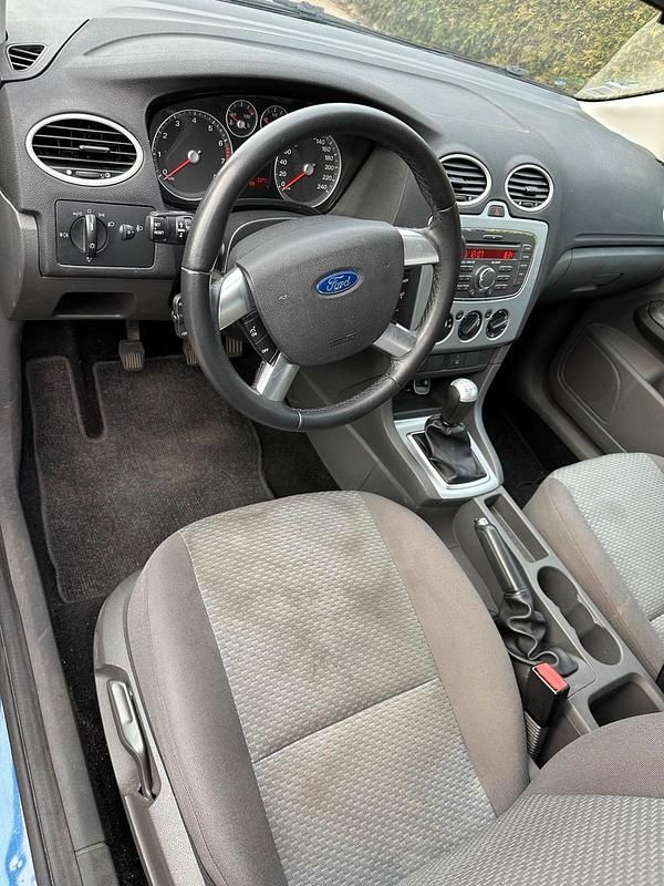 Gebraucht Ford Focus 100 PS (73 kW) 2007 Blau Kombi