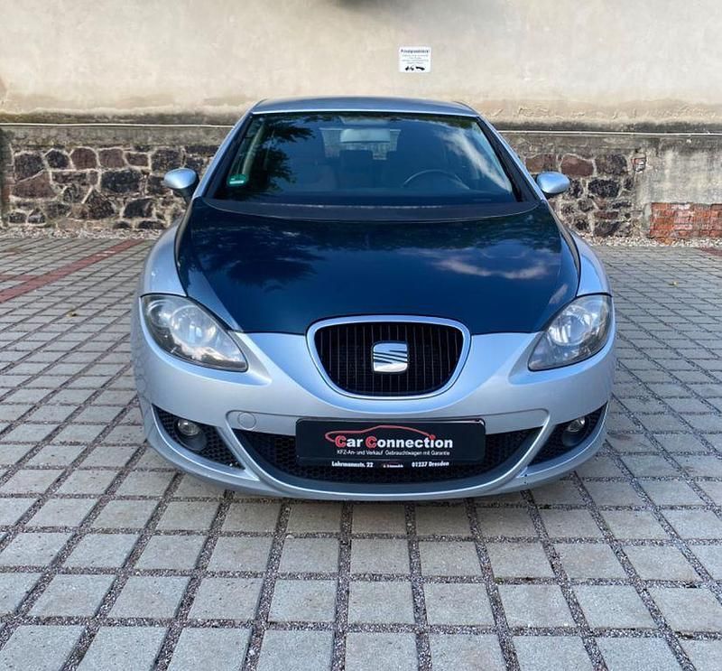 Silber Gebraucht 2007 Seat Leon Reference Limousine | 1.999 € (Superpreis) - Bild 1/4