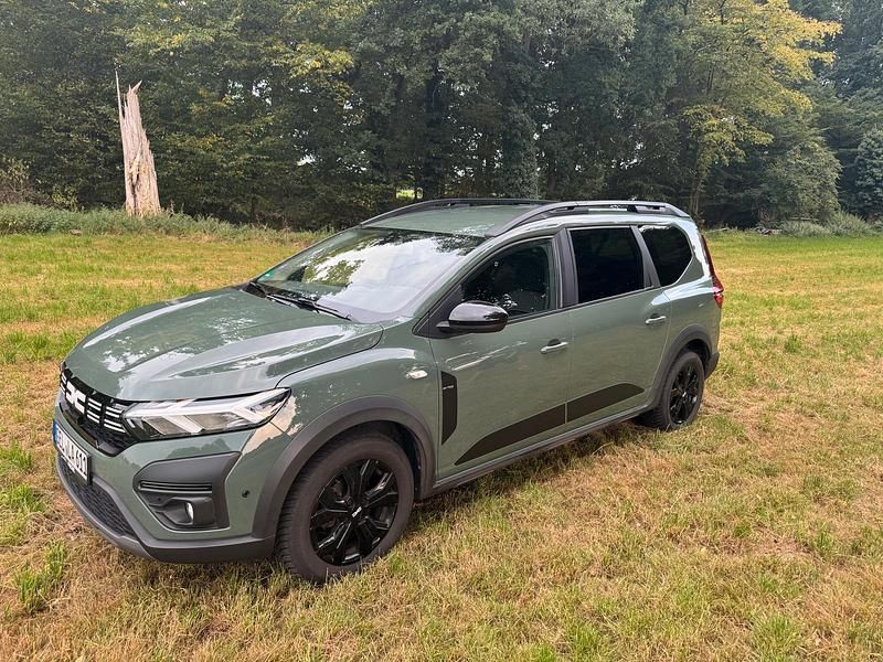 Grün Gebraucht 2023 Dacia Jogger Extreme Kombi | 16.000 € (Guter Preis) - Bild 1/4
