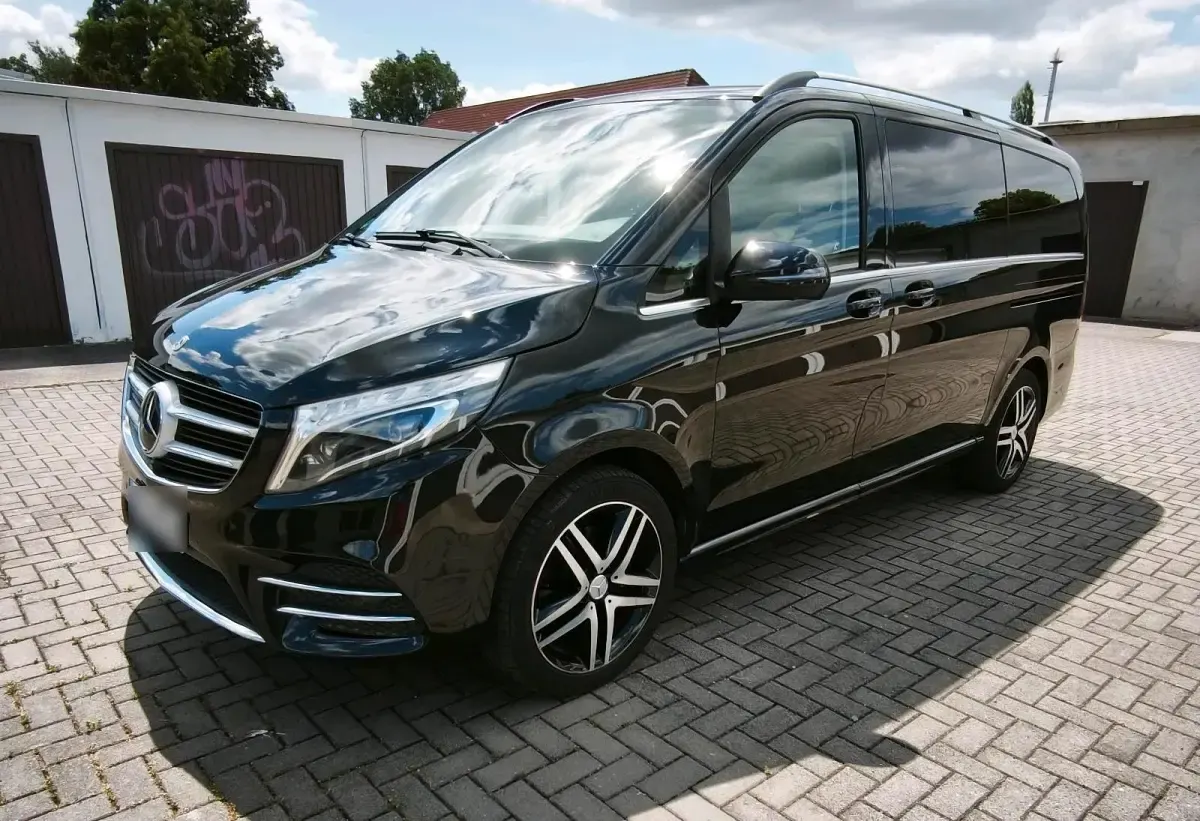Gebraucht Mercedes E250 AMG 190 PS (139 kW) 2017 Schwarz Van / Kleinbus
