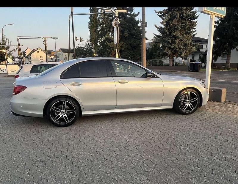 Gebraucht Mercedes E220 194 PS (142 kW) 2017 Limousine