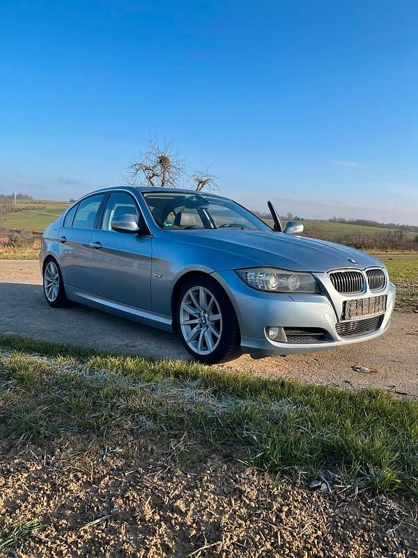 Gebraucht BMW 330 245 PS (180 kW) 2008 Blau Limousine