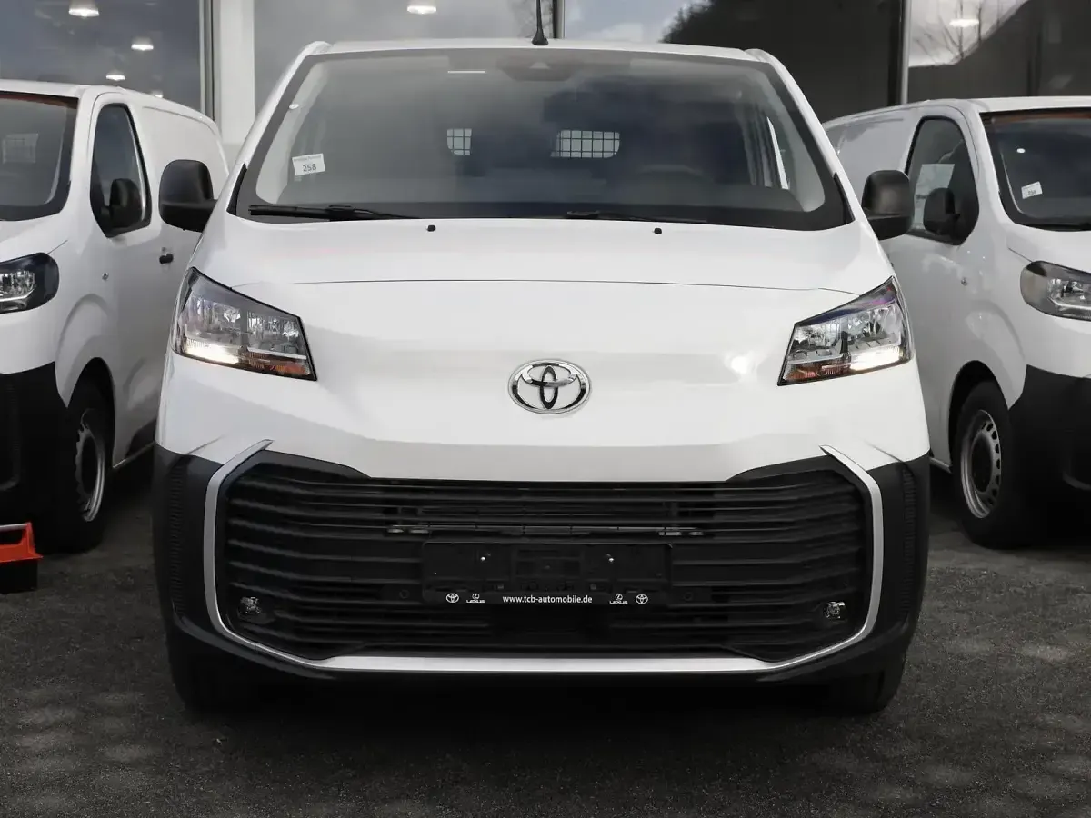 Neu Toyota Proace 144 PS (105 kW) 2025 Weiß Van / Kleinbus