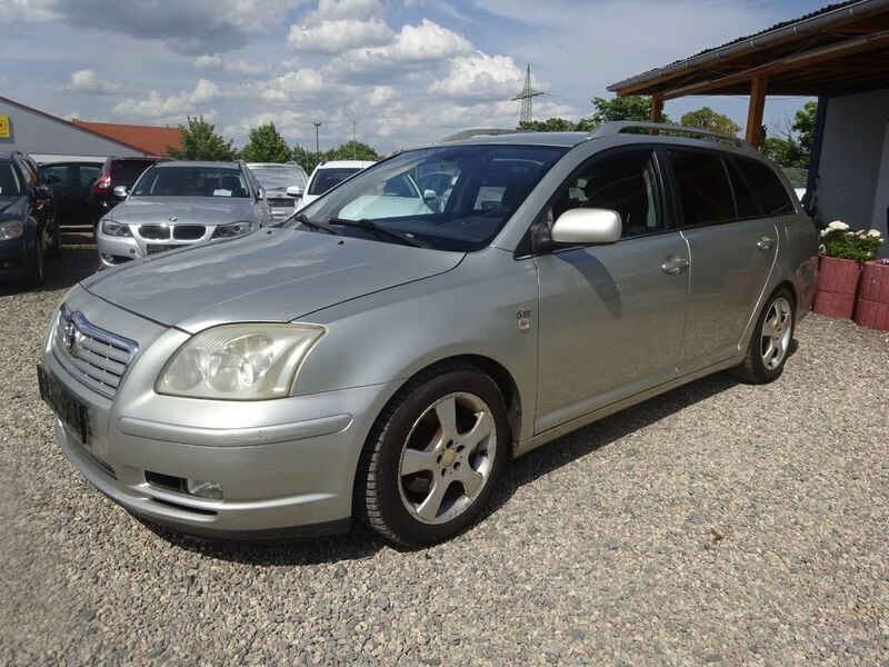 Grau Gebraucht 2005 Toyota Avensis Sol Kombi | 900 € - Bild 1/4