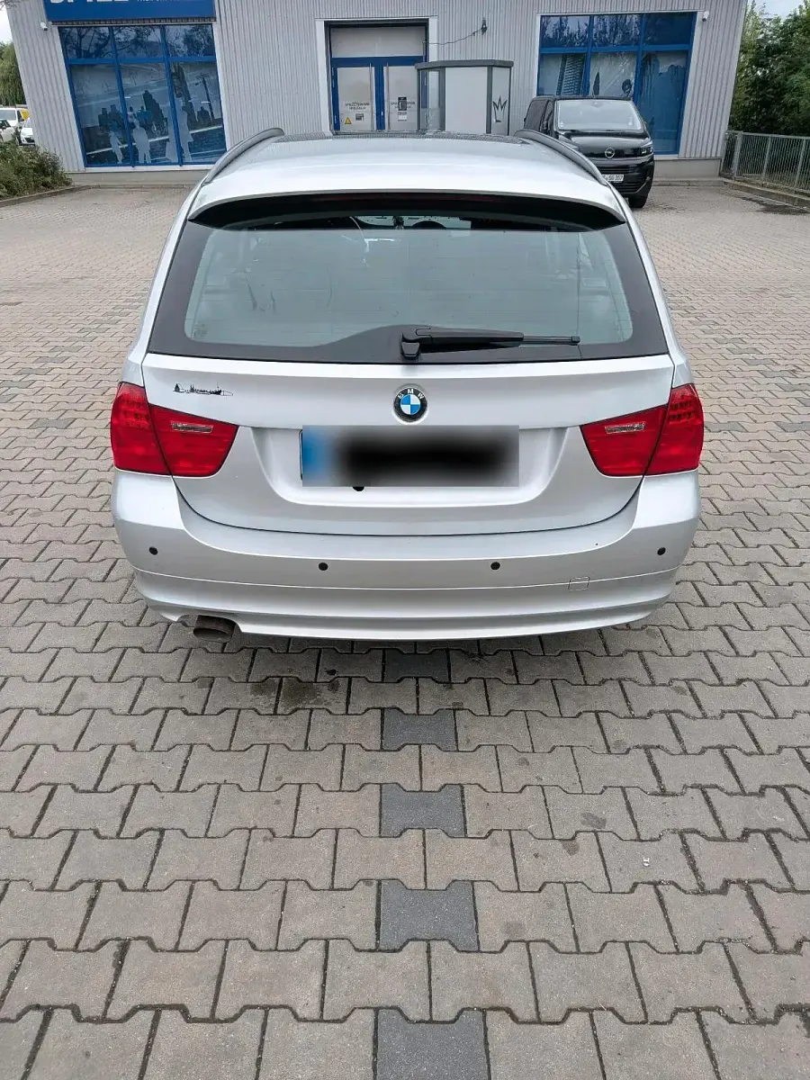 Gebraucht BMW 318 143 PS (105 kW) 2012 Silber Kombi