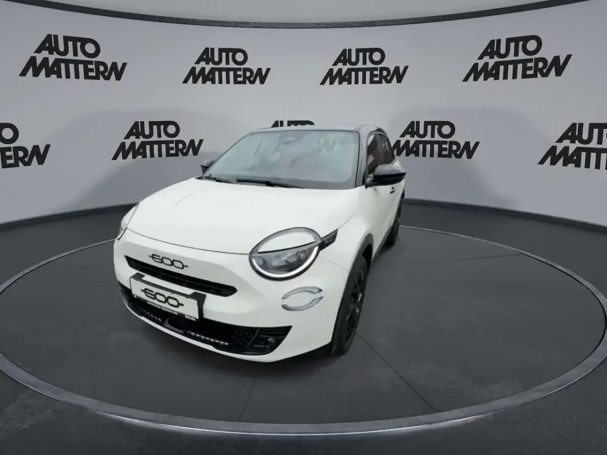 Neu Fiat 600 Street 101 PS (74 kW) 2026 Weiß SUV