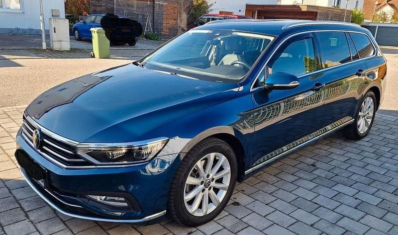 Blau Gebraucht 2020 VW Passat Elegance Kombi | 19.700 € (Fairer Preis) - Bild 1/4