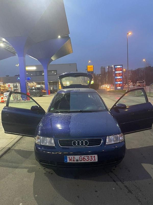 Blau Gebraucht 2000 Audi A3 Sport Limousine | 987 € (Guter Preis) - Bild 1/4