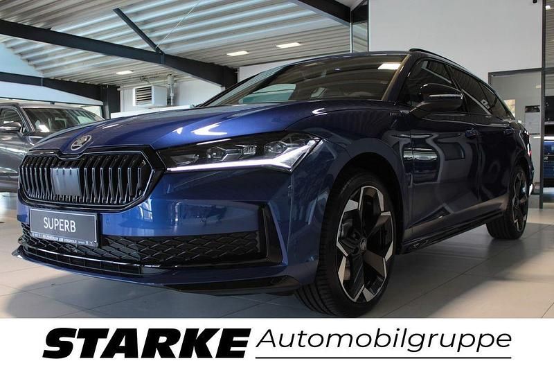 Neu Skoda Superb SportLine 193 PS (141 kW) 2025 Blau Kombi