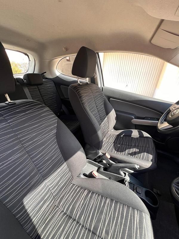 Second-hand Mazda 2 75 CP (55 kW) 2010 Alb Hatchback