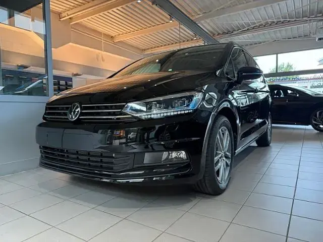 Neu VW Touran Comfortline 150 PS (110 kW) 2026 Delfingau Van / Kleinbus