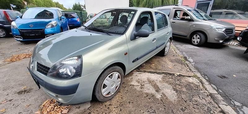Grau Gebraucht 2004 Renault Clio II Limousine | 2.490 € (Fairer Preis) - Bild 1/4