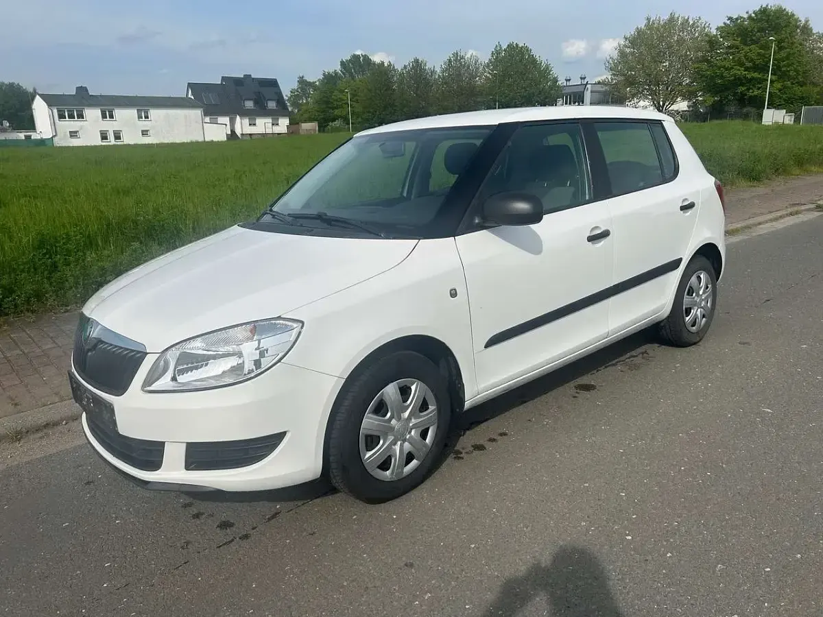 Gebraucht Skoda Fabia 60 PS (44 kW) 2011 Weiß Limousine