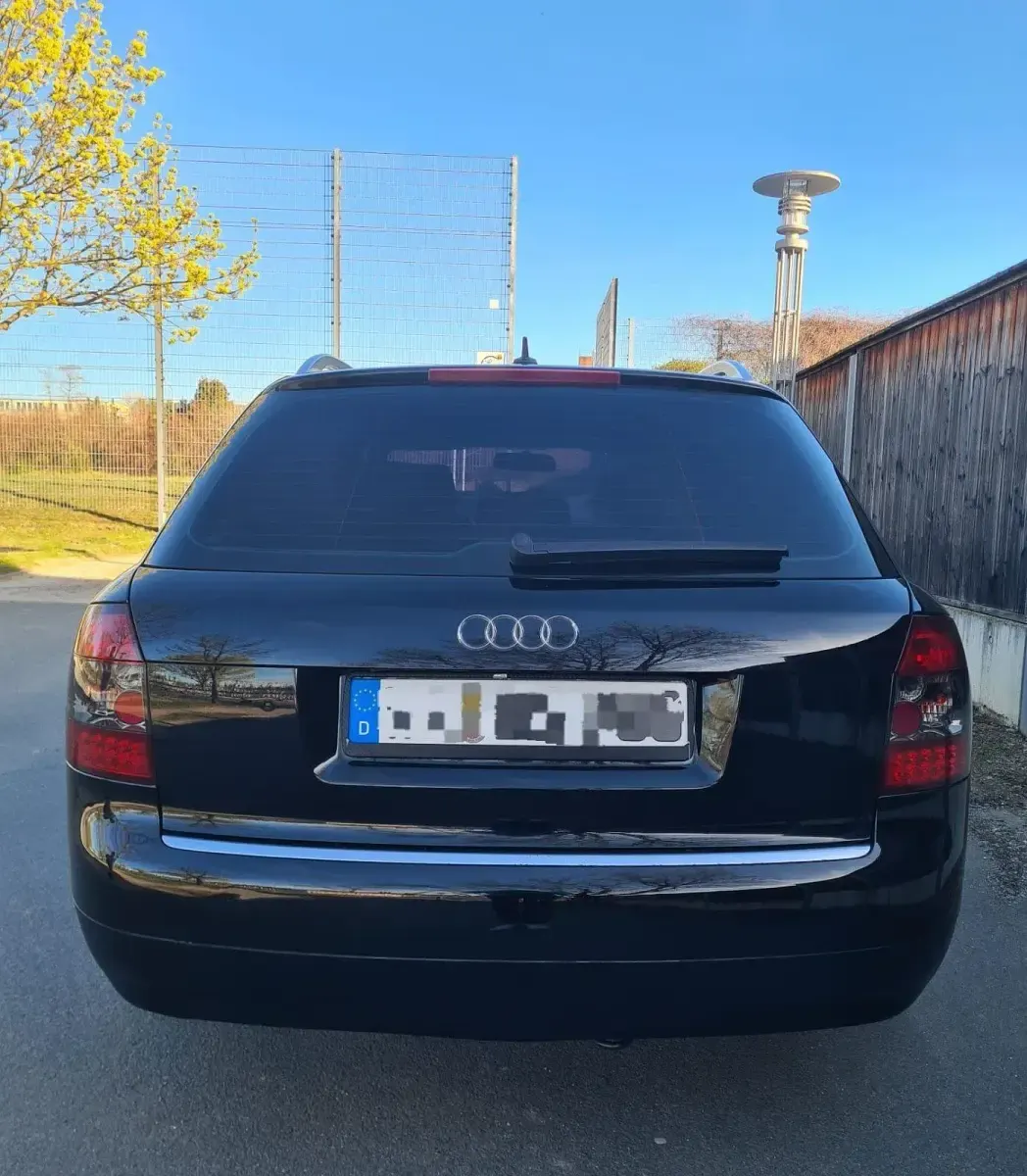 Gebraucht Audi A4 131 PS (96 kW) 2002 Schwarz Kombi
