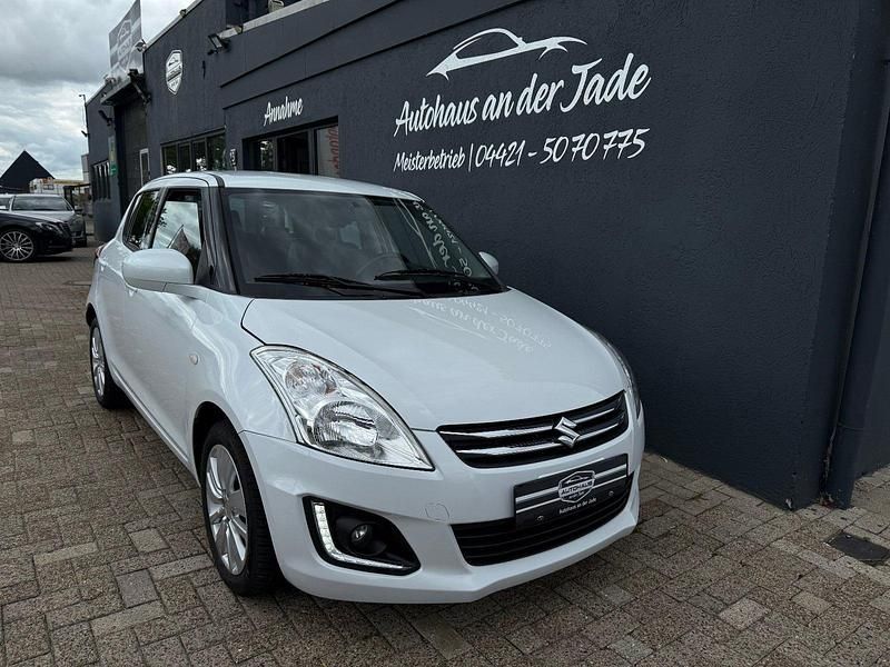 Weiß Gebraucht 2015 Suzuki Swift Club Kleinwagen | 7.490 € (Fairer Preis) - Bild 1/4