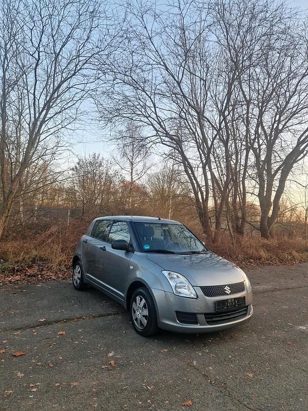 Grün Gebraucht 2009 Suzuki Swift Kleinwagen | 2.450 € (Fairer Preis) - Bild 1/4
