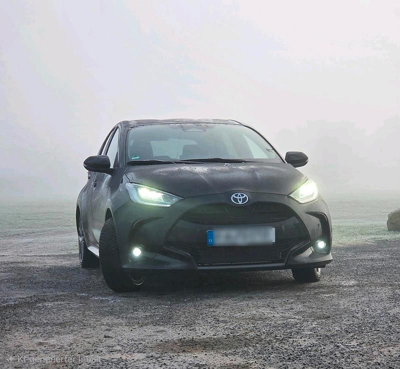 Schwarz Gebraucht 2024 Toyota Yaris Hybrid Style Kleinwagen | 24.290 € (Guter Preis) - Bild 1/4