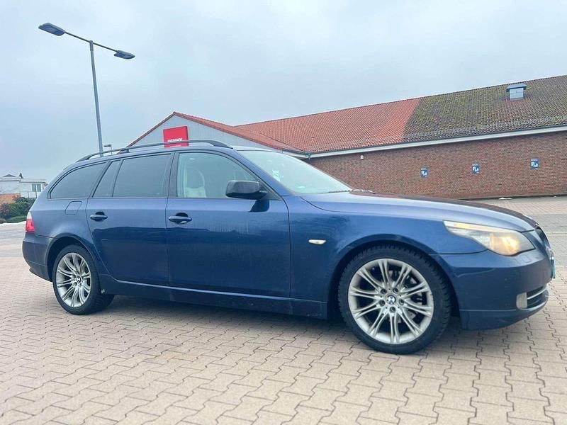 Gebraucht BMW 530 234 PS (172 kW) 2008 Blau Kombi