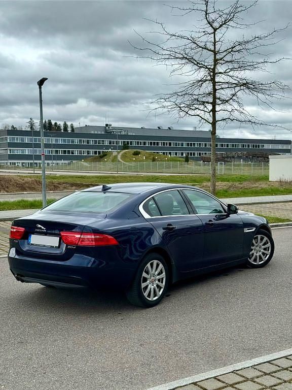 Gebraucht Jaguar XE 179 PS (131 kW) 2016 Blau Limousine