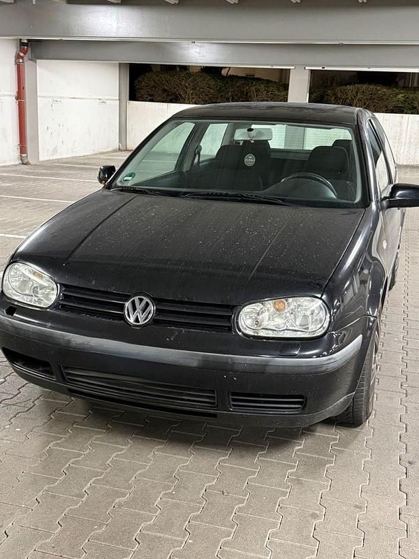 Schwarz Gebraucht 2002 VW Golf Limousine | 1.000 € (Guter Preis) - Bild 1/3