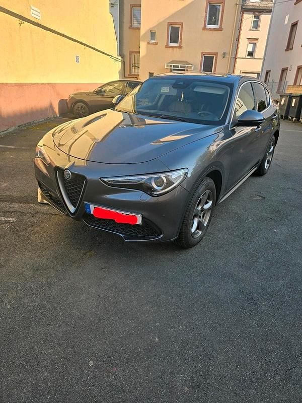 Grau Gebraucht 2020 Alfa Romeo Stelvio SUV | 27.500 € - Bild 1/4