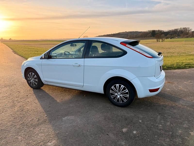 Gebraucht Ford Focus 80 PS (58 kW) 2008 Weiß Kleinwagen