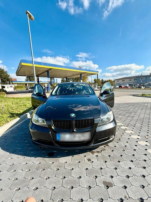 Schwarz Gebraucht 2008 BMW 320 Limousine | 4.899 € (Fairer Preis) - Bild 1/4
