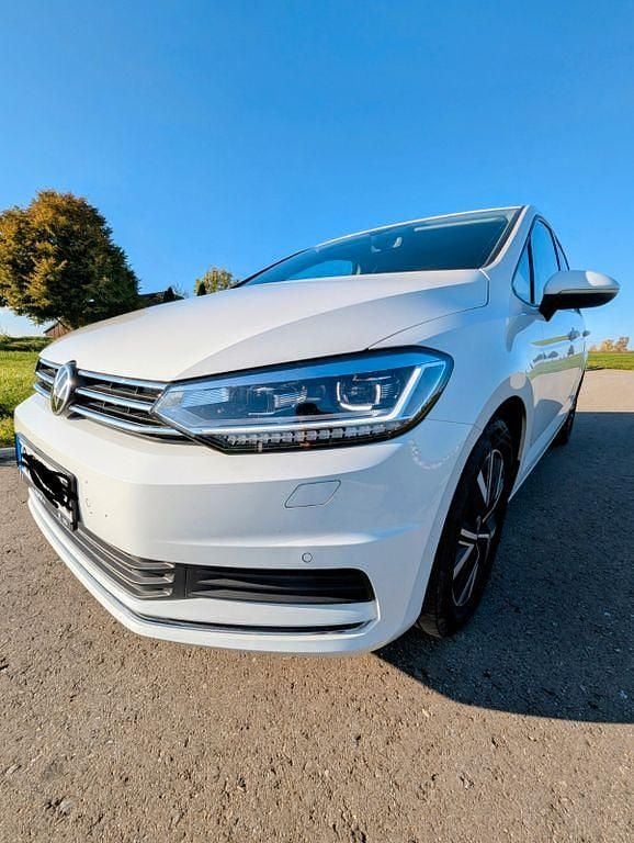 Weiß Gebraucht 2021 VW Touran Active Van / Kleinbus | 24.999 € (Fairer Preis) - Bild 1/4