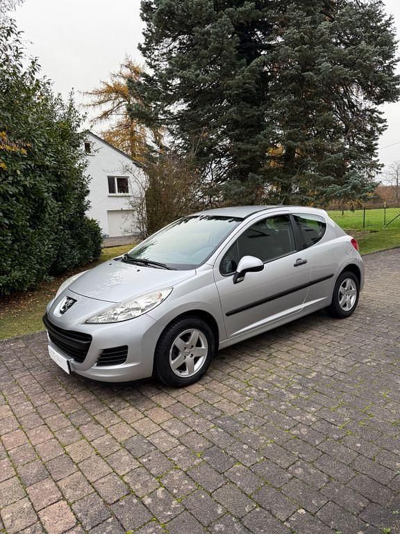 Silber Gebraucht 2010 Peugeot 207 Limousine | 3.550 € (Fairer Preis) - Bild 1/4
