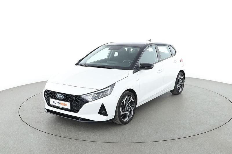 Weiß Gebraucht 2020 Hyundai i20 Intro Edition Limousine | 16.390 € (Fairer Preis) - Bild 1/3