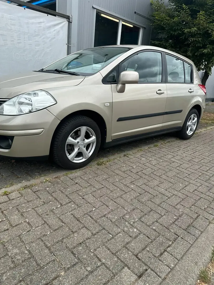 Gebraucht Nissan Tiida 110 PS (80 kW) 2009 Beige Kleinwagen