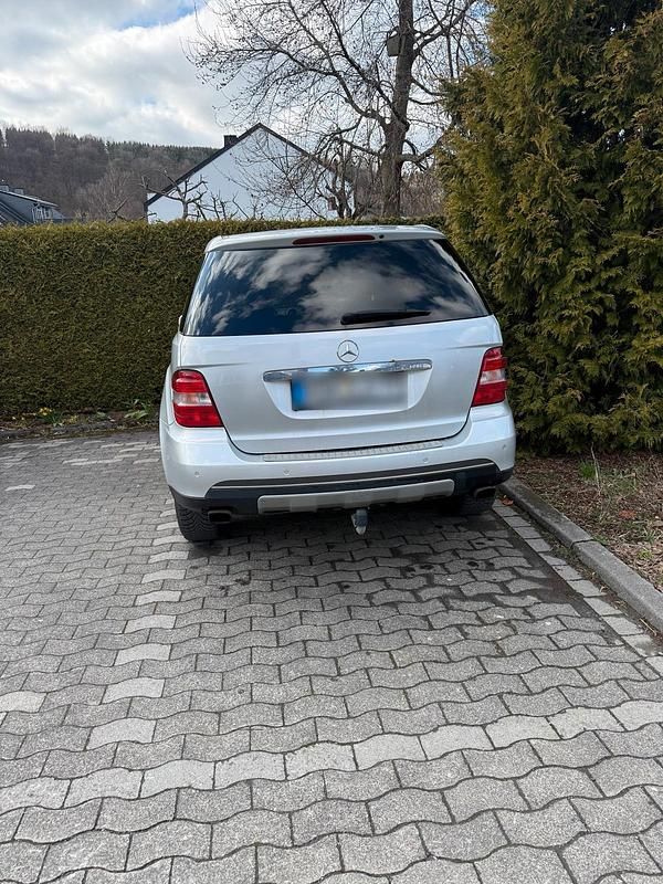 Gebraucht Mercedes ML320 224 PS (164 kW) 2006 Silber SUV