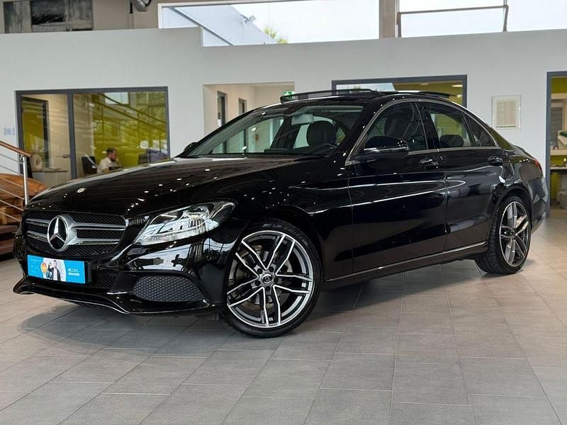 Schwarz Gebraucht 2015 Mercedes C180 Limousine | 18.995 € (Fairer Preis) - Bild 1/4