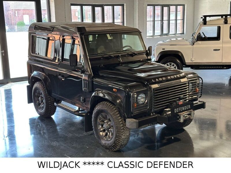 Black metallic Gebraucht 2013 Land Rover Defender SUV | 69.500 € - Bild 1/4