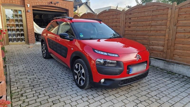 Rot Gebraucht 2016 Citroën C4 Cactus Kleinwagen | 7.999 € (Fairer Preis) - Bild 1/4