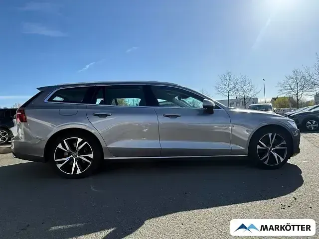 Gebraucht Volvo V60 Core 398 PS (292 kW) 2022 Schwarz Kombi