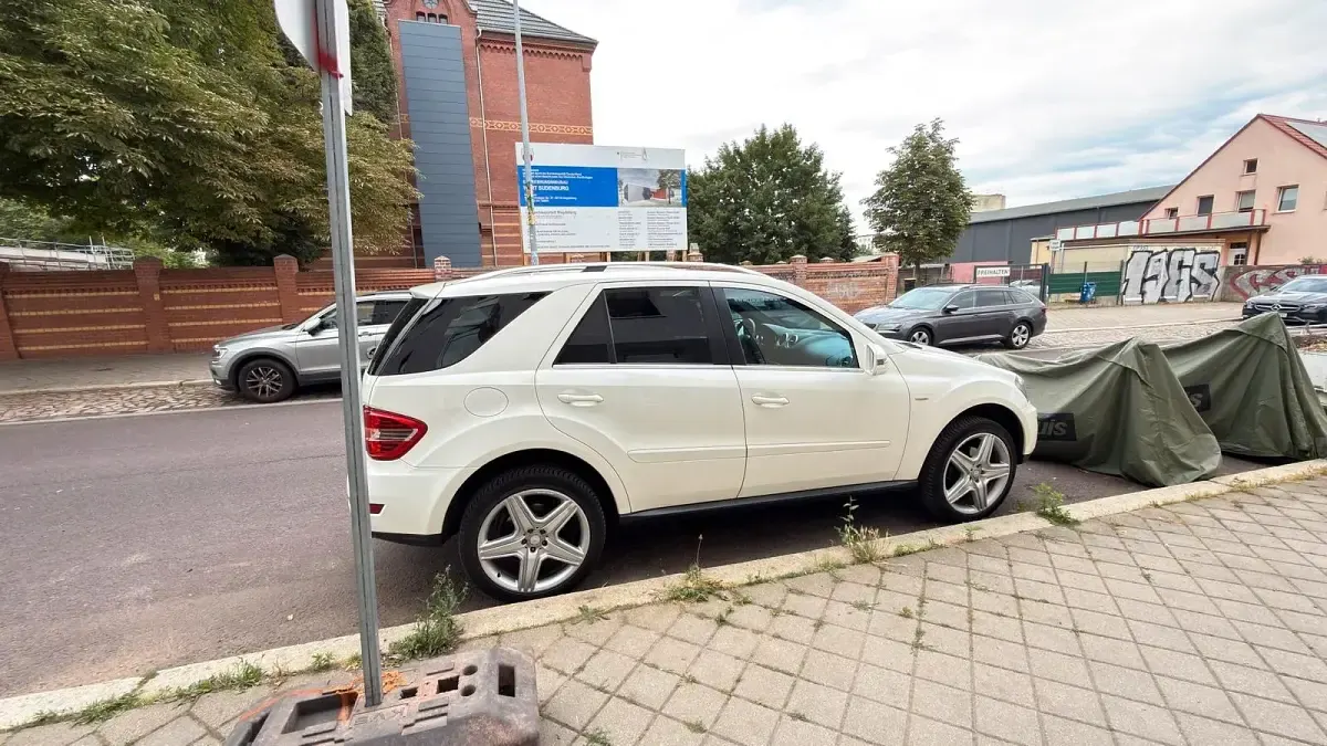 Gebraucht Mercedes ML350 Edition 231 PS (169 kW) 2011 Weiß SUV