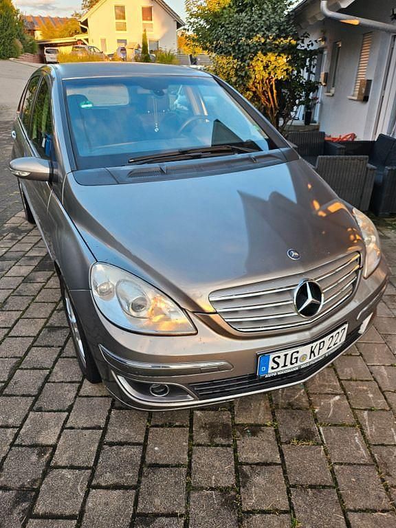 Grau Gebraucht 2005 Mercedes B200 Van / Kleinbus | 3.800 € (Guter Preis) - Bild 1/4