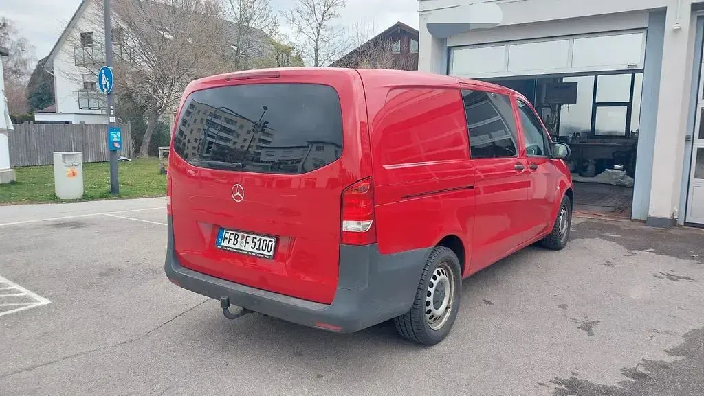 Gebraucht Mercedes Vito 190 PS (139 kW) 2018 Rot Van