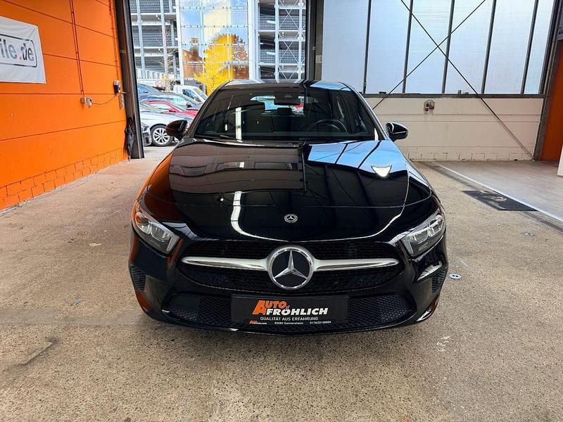 Gebraucht Mercedes A180 136 PS (100 kW) 2019 Schwarz Limousine