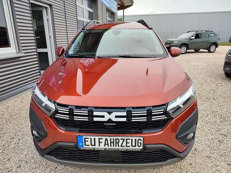 Second-hand Dacia Jogger Expression 110 CP (80 kW) 2024 Maro Monovolum