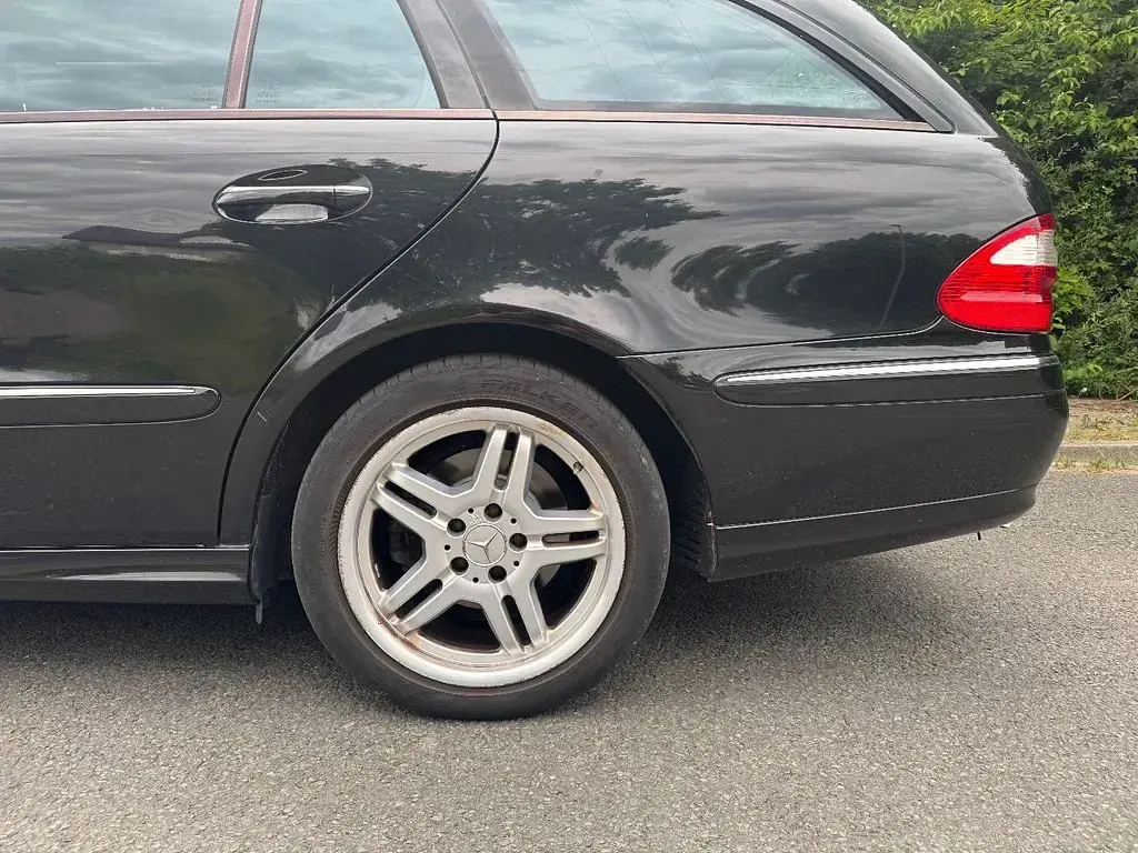 Gebraucht Mercedes E240 Avantgarde 177 PS (130 kW) 2003 Schwarz Limousine