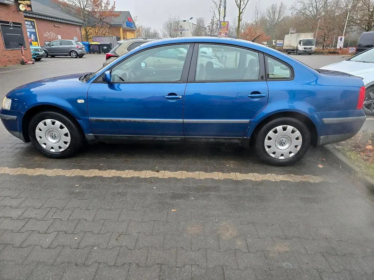 Second-hand VW Passat 115 CP (84 kW) 1999 Albastru Berlinǎ