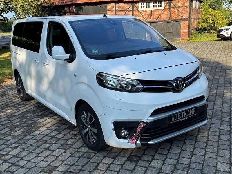 Weiß Gebraucht 2017 Toyota Proace Verso Comfort Kombi | 16.980 € (Superpreis) - Bild 1/4