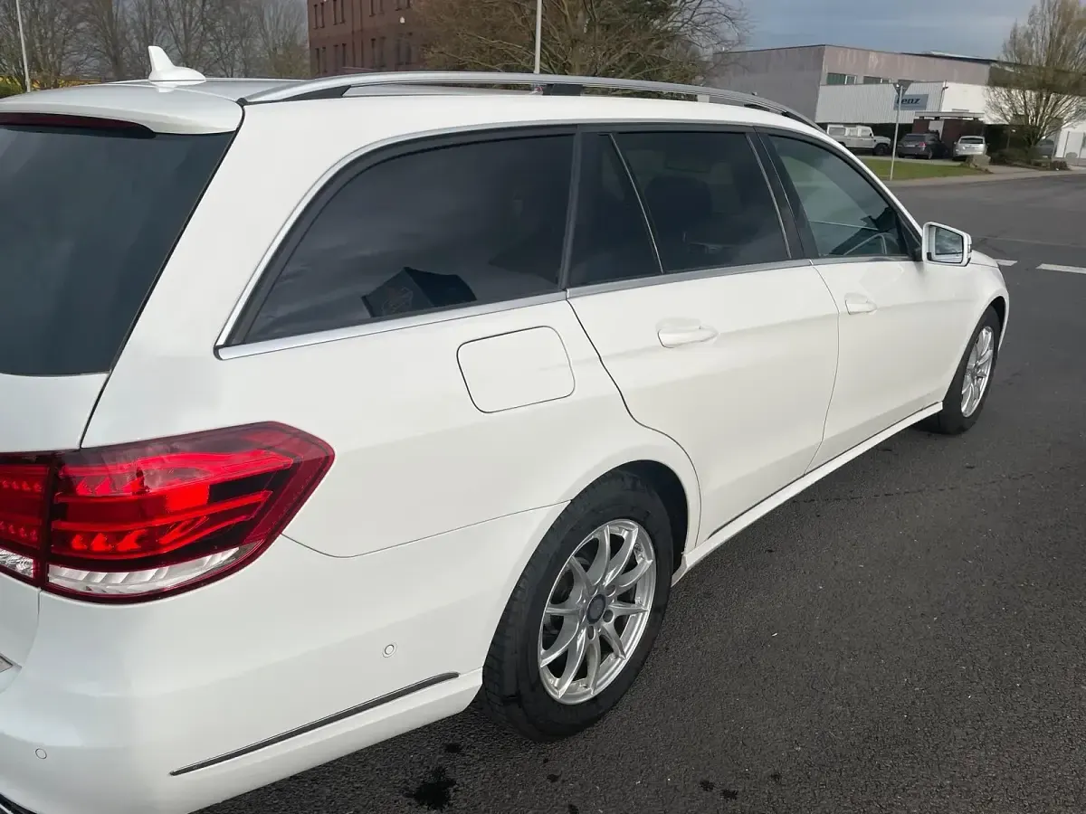 Gebraucht Mercedes E250 211 PS (155 kW) 2015 Weiß Kombi