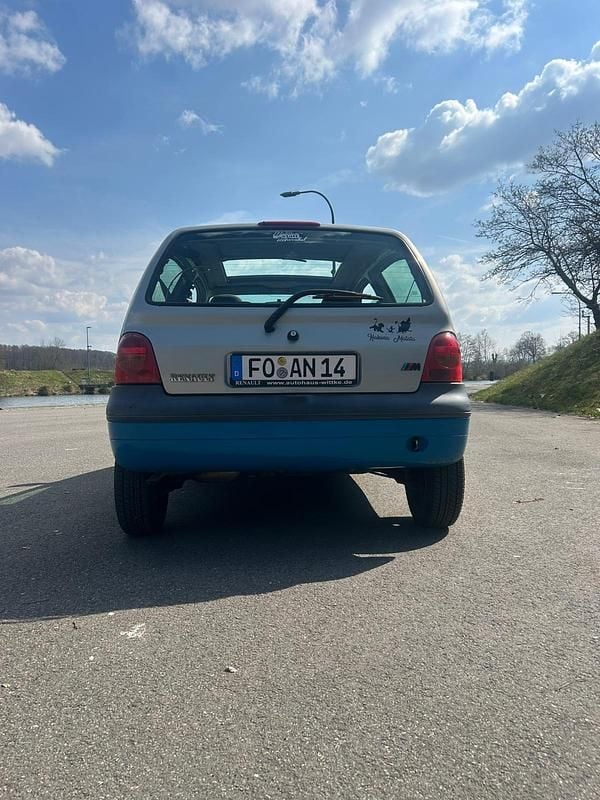Second-hand Renault Twingo 58 CP (42 kW) 2002 Argintiu Hatchback