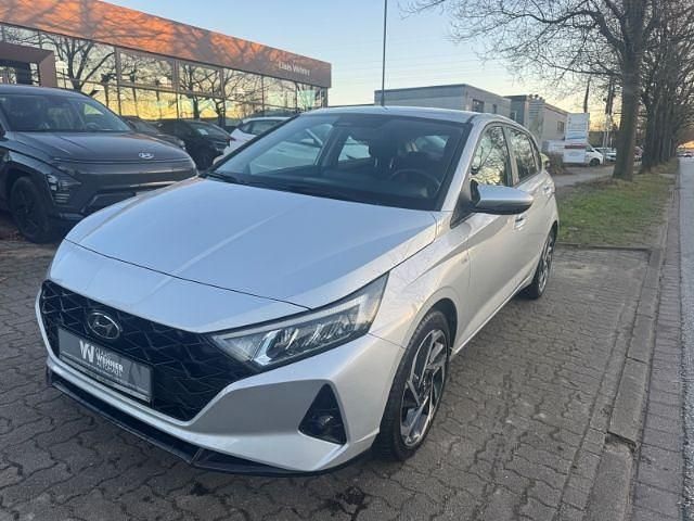 Gebraucht Hyundai i20 Intro Edition 101 PS (74 kW) 2021 Silber Limousine