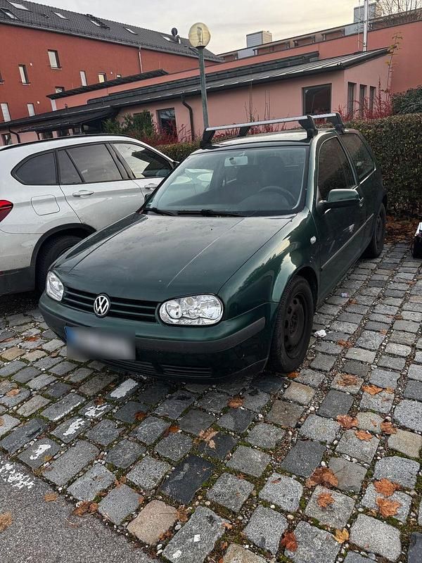 Grün Gebraucht 2001 VW Golf IV Basis Limousine | 500 € (Superpreis) - Bild 1/4