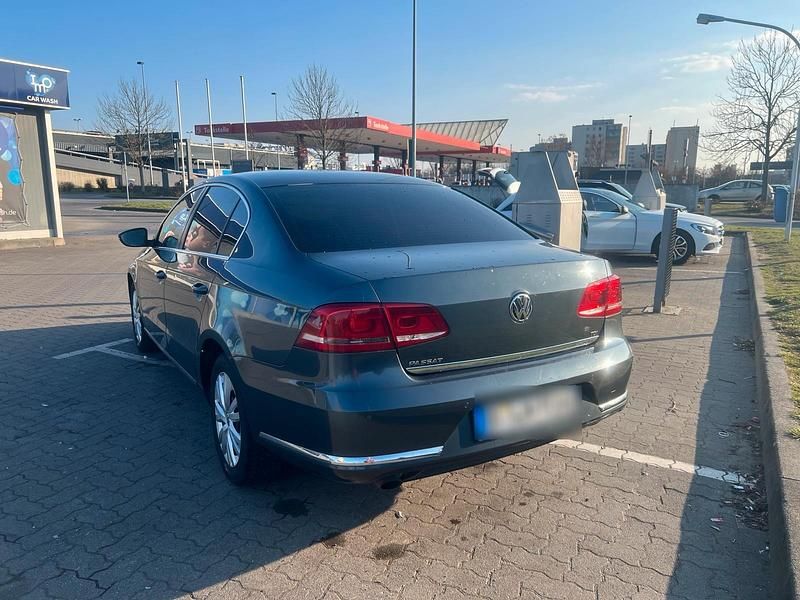 Gebraucht VW Passat 105 PS (77 kW) 2012 Grau Limousine