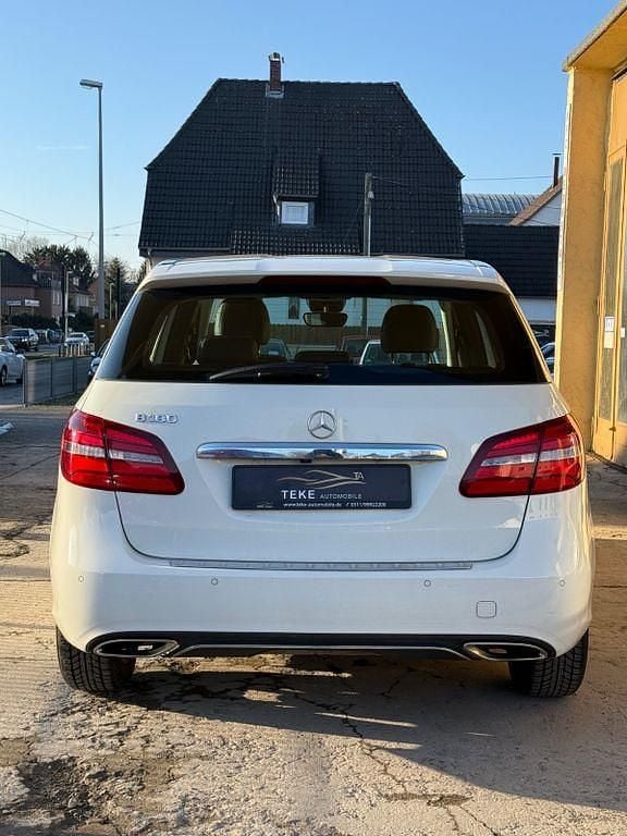 Gebraucht Mercedes B180 122 PS (89 kW) 2018 Weiß Van / Kleinbus